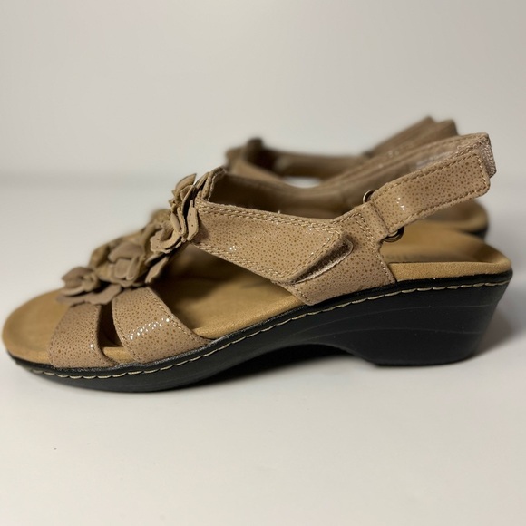 Clarks Merliah Sheryl Beige Leather Sandals Women’s Size 8 adjustable straps - Picture 5 of 10